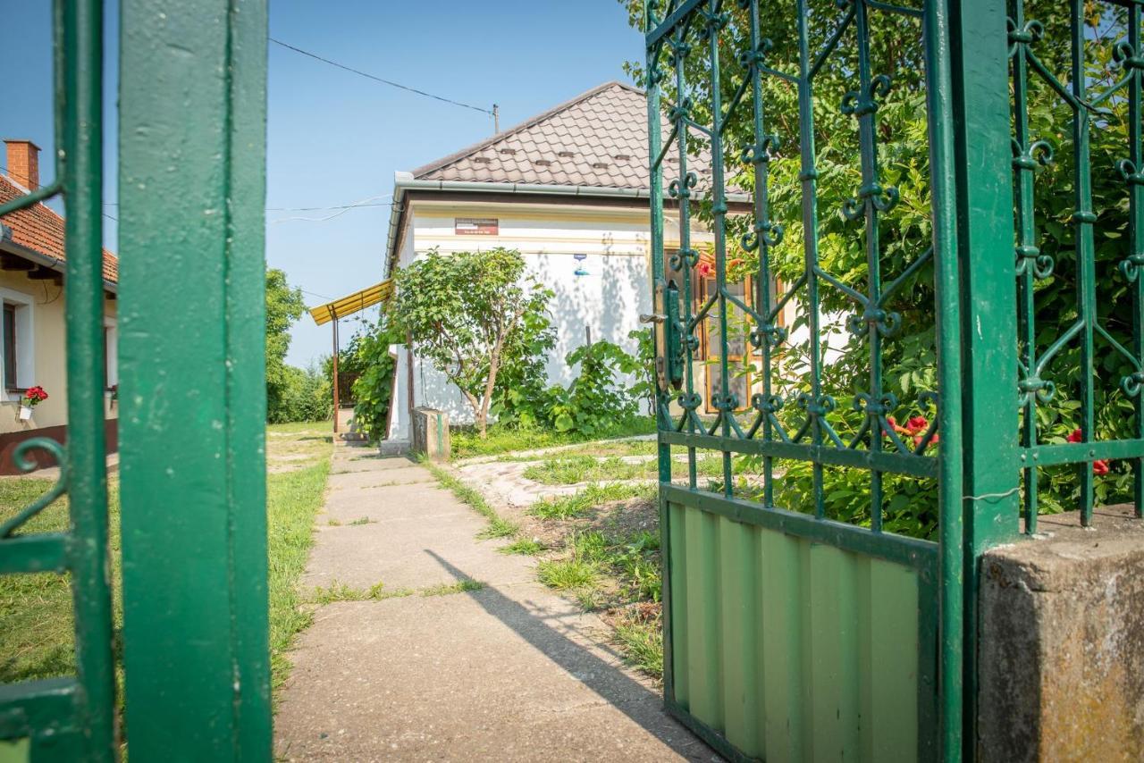 Zöldkapus Vendégház Fony Esterno foto