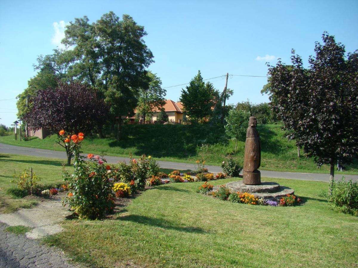 Zöldkapus Vendégház Fony Esterno foto