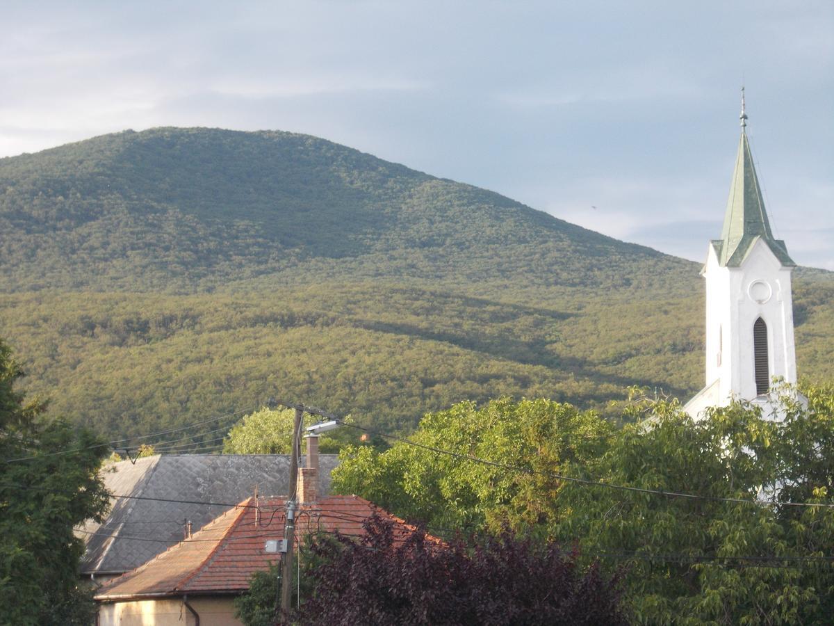Zöldkapus Vendégház Fony Esterno foto